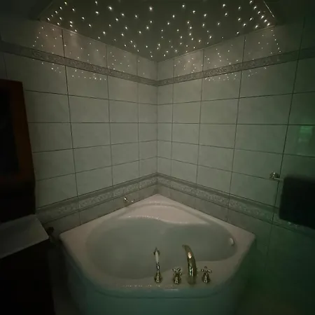 Stillvoll Mit Sauna Und Whirlpool Daaden