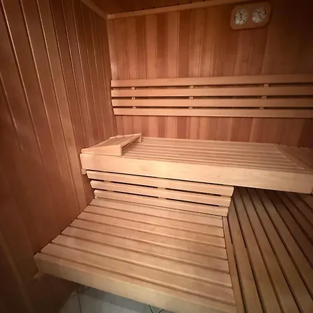 Stillvoll Mit Sauna Und Whirlpool Daire