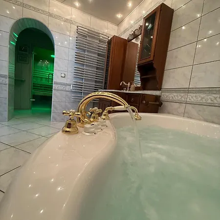 Stillvoll Mit Sauna Und Whirlpool