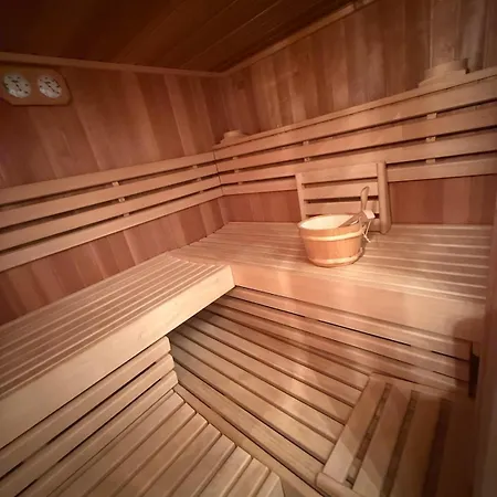 Stillvoll Mit Sauna Und Whirlpool Daaden